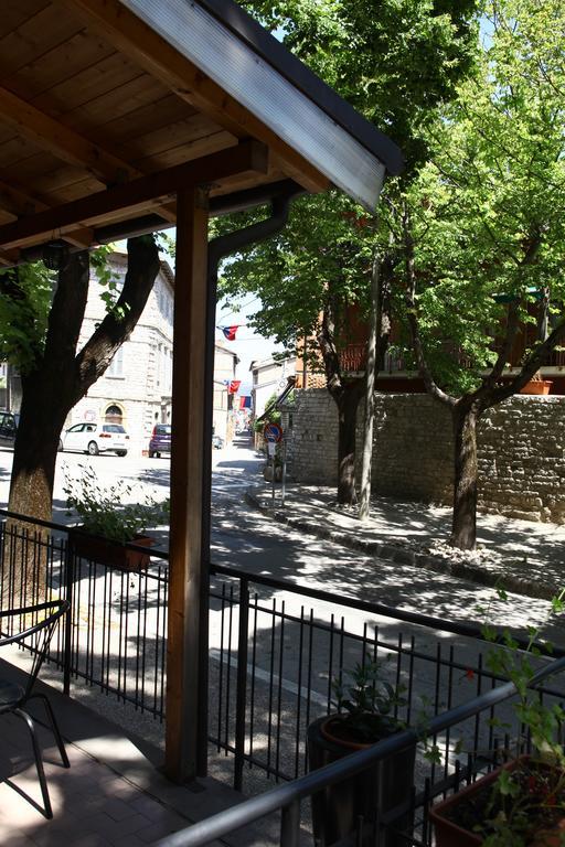 Hotel Pineta Cagli Bagian luar foto