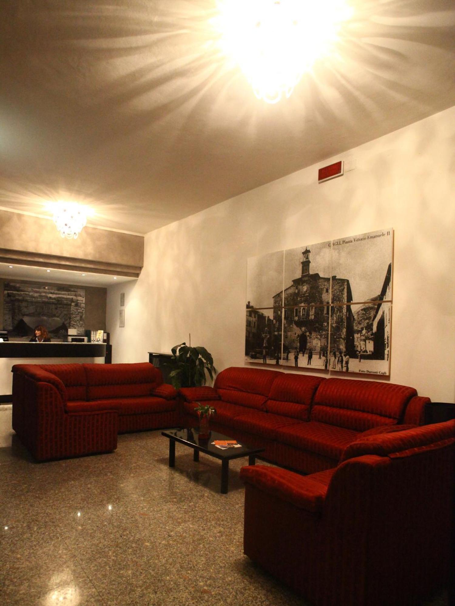Hotel Pineta Cagli Bagian luar foto