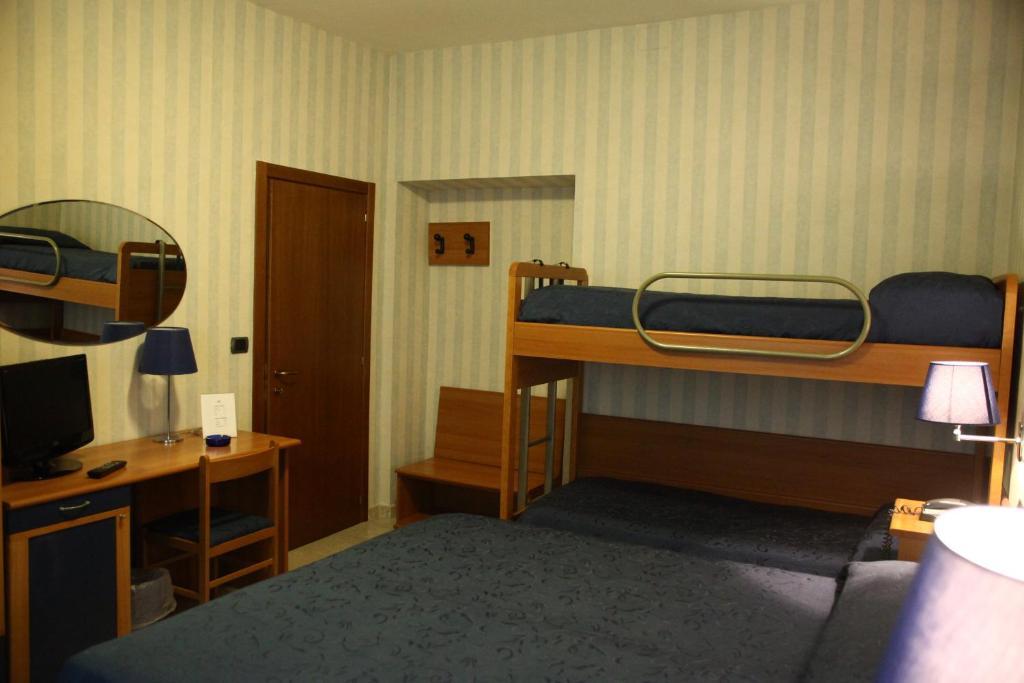 Hotel Pineta Cagli Ruang foto