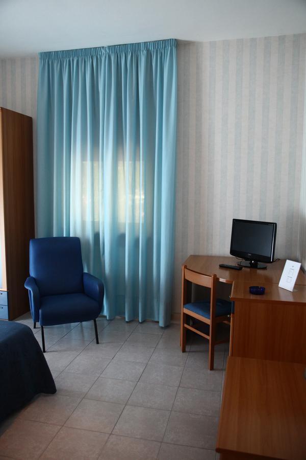 Hotel Pineta Cagli Bagian luar foto